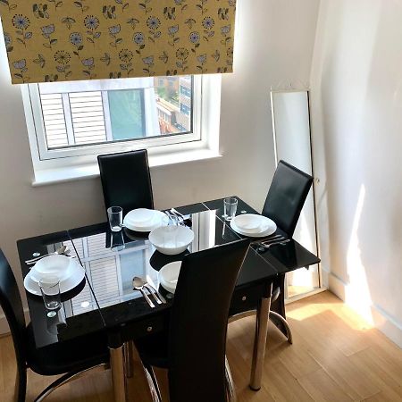 Central London 2 Bedrooms, Seperate Recption, Full Kitchen, Free Parking מראה חיצוני תמונה