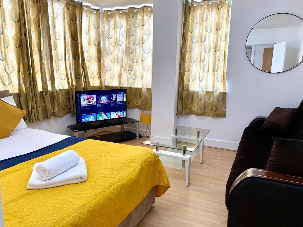 Central London 2 Bedrooms, Seperate Recption, Full Kitchen, Free Parking מראה חיצוני תמונה