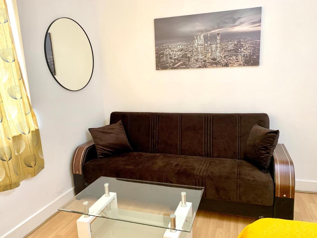 Central London 2 Bedrooms, Seperate Recption, Full Kitchen, Free Parking מראה חיצוני תמונה