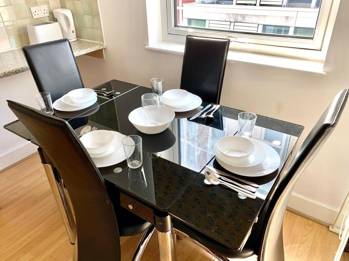 Central London 2 Bedrooms, Seperate Recption, Full Kitchen, Free Parking מראה חיצוני תמונה